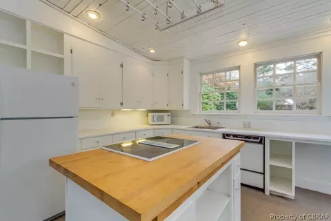 1384 Mercer Rd, Gloucester Point, VA 23062 photo 15