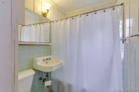 1384 Mercer Rd, Gloucester Point, VA 23062 photo 13