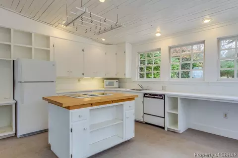 1384 Mercer Rd, Gloucester Point, VA 23062 photo 14