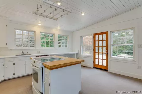 1384 Mercer Rd, Gloucester Point, VA 23062 photo 16
