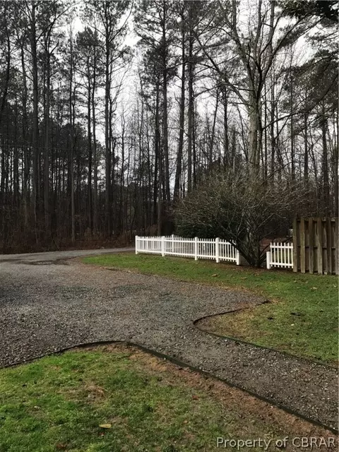 141 Maple Ave, Mathews, VA 23109 photo 3