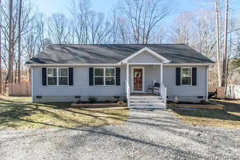9034 Chriscoe Ln, Gloucester, VA 23061 photo 1