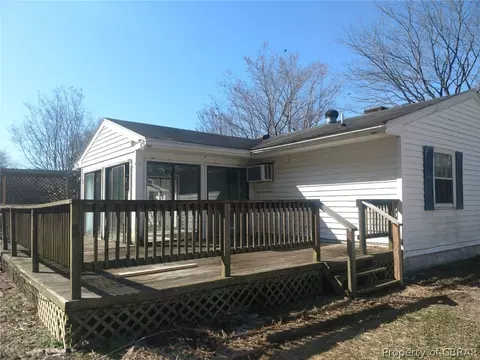 257 James Ln, Weems, VA 22576 photo 2