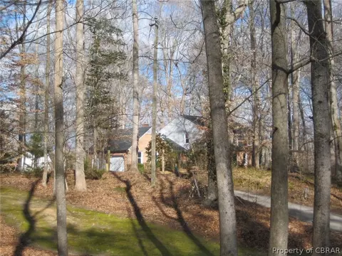5862 Hillside Dr, Gloucester, VA 23061 photo 3