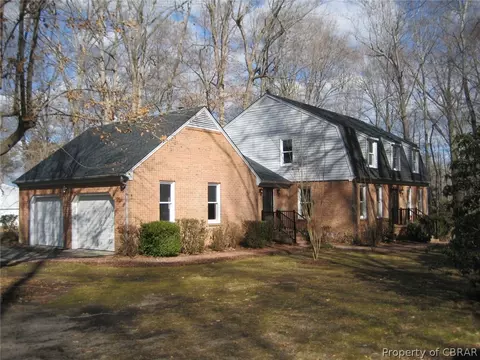 5862 Hillside Dr, Gloucester, VA 23061 photo 2