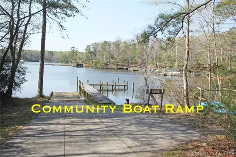 134 Pirates Pl, Weems, VA 22576 photo 12