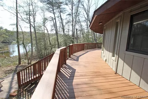 134 Pirates Pl, Weems, VA 22576 photo 7