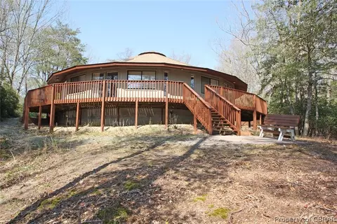 134 Pirates Pl, Weems, VA 22576 photo 4