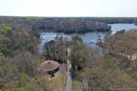 134 Pirates Pl, Weems, VA 22576 photo 1