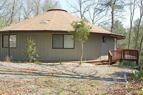 134 Pirates Pl, Weems, VA 22576 photo 2