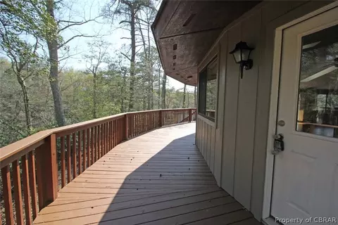 134 Pirates Pl, Weems, VA 22576 photo 9