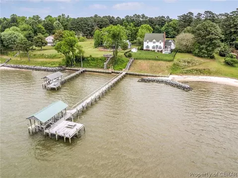 5464 York Haven Ln, Gloucester, VA 23061 photo 2