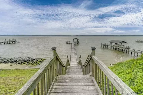 5464 York Haven Ln, Gloucester, VA 23061 photo 3