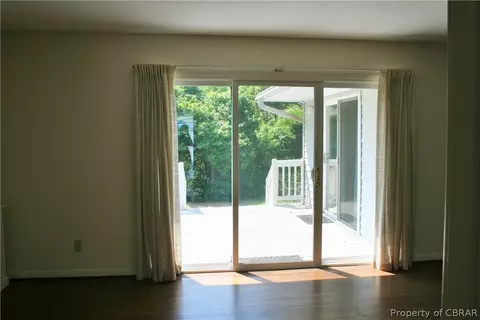 7622 Ashe St, Gloucester Point, VA 23062 photo 2