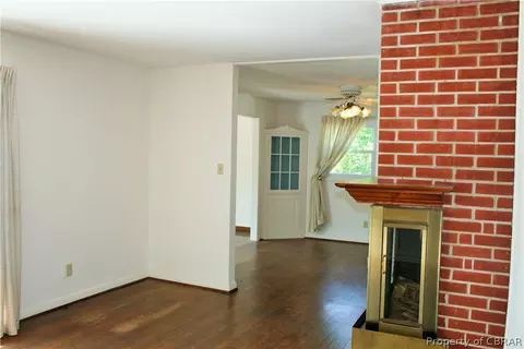 7622 Ashe St, Gloucester Point, VA 23062 photo 3