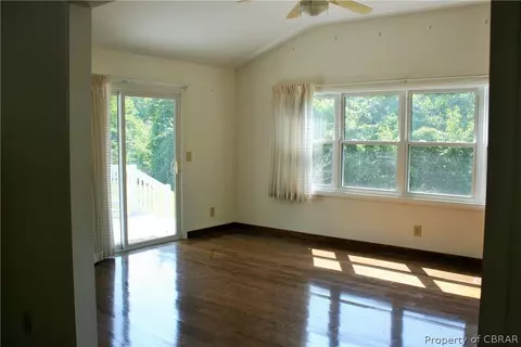 7622 Ashe St, Gloucester Point, VA 23062 photo 5