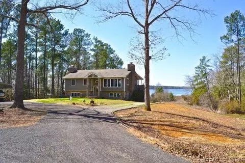 294 Pineview Dr, Hartfield, VA 23071 photo 1