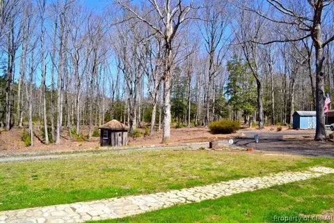 294 Pineview Dr, Hartfield, VA 23071 photo 25