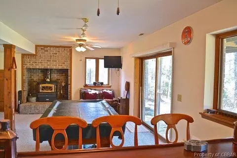 294 Pineview Dr, Hartfield, VA 23071 photo 4