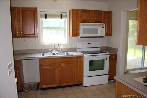 12437 Pine Trl, Gloucester, VA 23061 photo 9