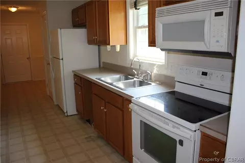 12437 Pine Trl, Gloucester, VA 23061 photo 10