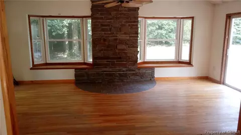 7517 Three Hickories Ln, Gloucester, VA 23061 photo 3