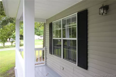 7827 Crab Thicket Rd, Gloucester, VA 23061 photo 2