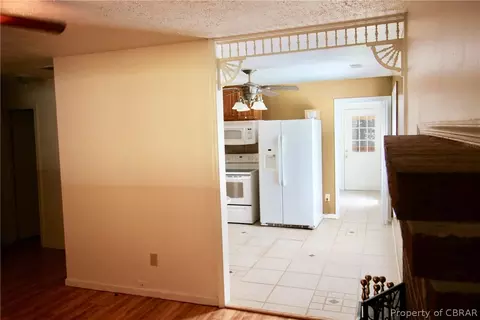 6355 Sterling Ct, Gloucester, VA 23061 photo 4