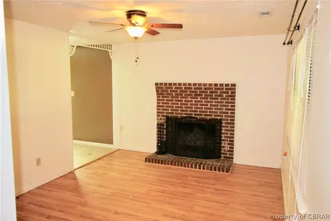 6355 Sterling Ct, Gloucester, VA 23061 photo 3