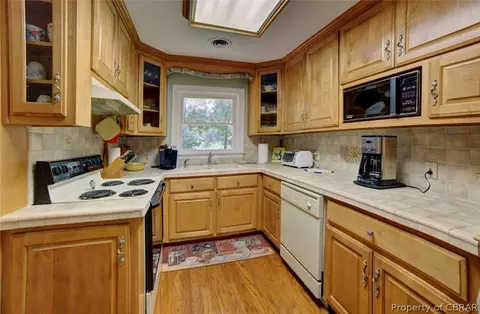 1291 Laurens Rd, Gloucester Point, VA 23062 photo 14