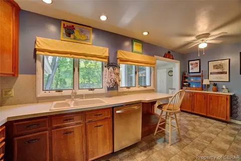 8723 Waverley Ln, Gloucester, VA 23061 photo 9