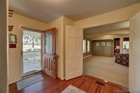 8723 Waverley Ln, Gloucester, VA 23061 photo 3