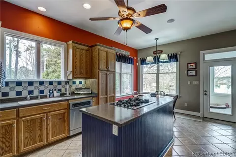 8449 W Freewelcome Ln, Dutton, VA 23050 photo 15