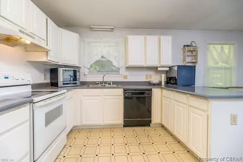 11104 Piankatank Dr, Gloucester, VA 23061 photo 4