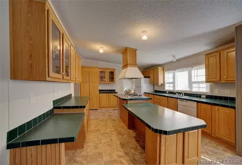 6450 Hickory Fork Rd, Hayes, VA 23072 photo 5