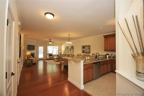 7519 Villa Ct, Gloucester Point, VA 23062 photo 4