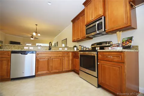 7519 Villa Ct, Gloucester Point, VA 23062 photo 10