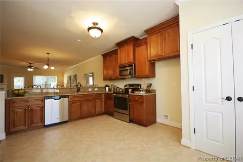 7519 Villa Ct, Gloucester Point, VA 23062 photo 11
