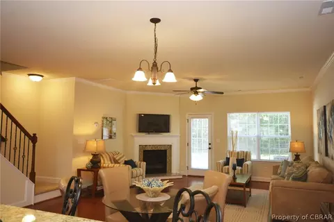 7519 Villa Ct, Gloucester Point, VA 23062 photo 3