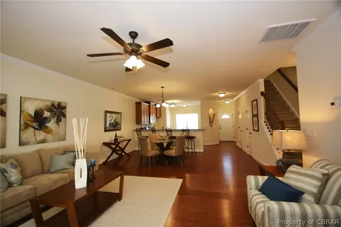 7519 Villa Ct, Gloucester Point, VA 23062 photo 6