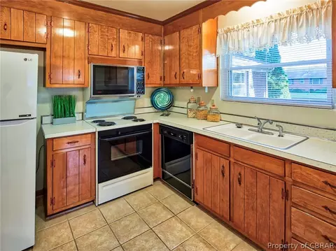 16 Bickfield Dr, Hampton, VA 23666 photo 8