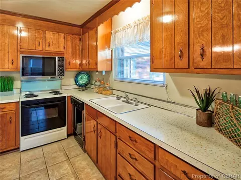 16 Bickfield Dr, Hampton, VA 23666 photo 7