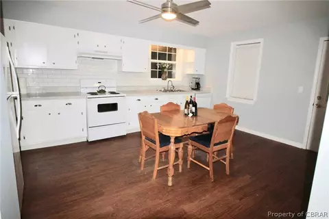 9511 Robins Neck Rd, Gloucester, VA 23061 photo 4