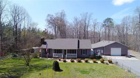 9226 Davenport Rd, Gloucester, VA 23061 photo 2