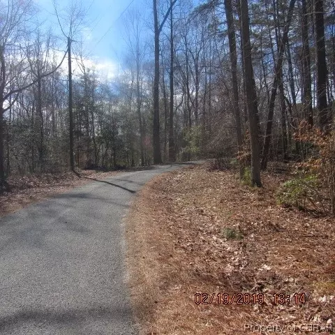 7158 Deacon Rd, Gloucester, VA 23061 photo 2
