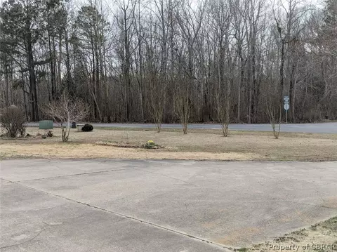 7707 Curtis Dr, Gloucester, VA 23061 photo 2