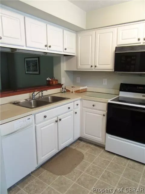7859 Sunset Dr #4E, Hayes, VA 23072 photo 4