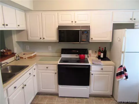 7859 Sunset Dr #4E, Hayes, VA 23072 photo 3