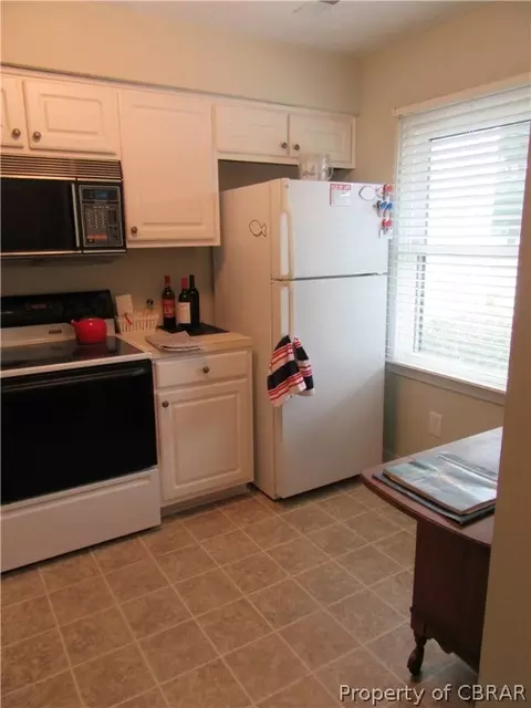7859 Sunset Dr #4E, Hayes, VA 23072 photo 5