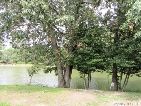 7859 Sunset Dr #4E, Hayes, VA 23072 photo 2